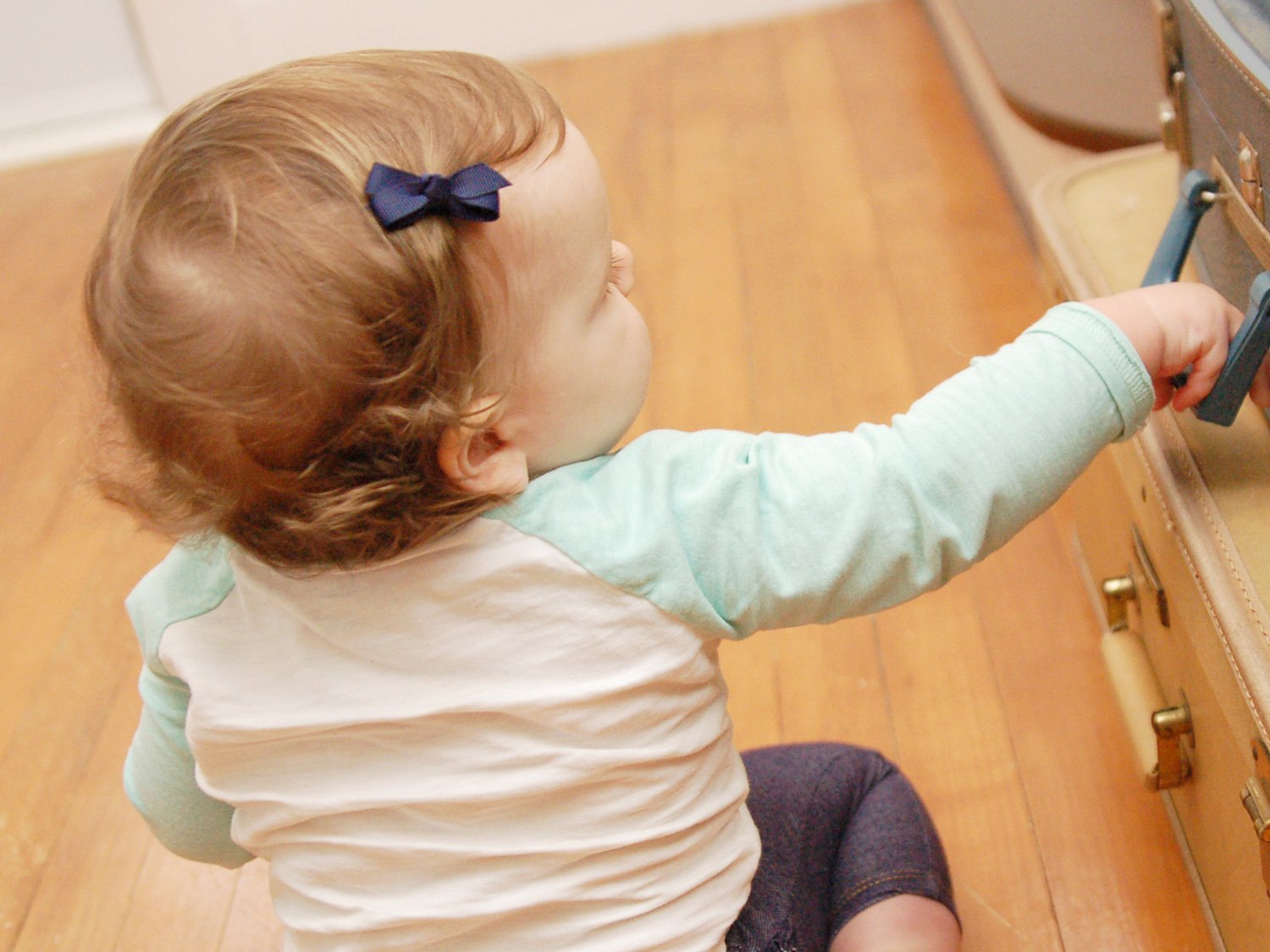Mini Latch Wisp Clip - Chelsea Boutique Bow Baby Wisp