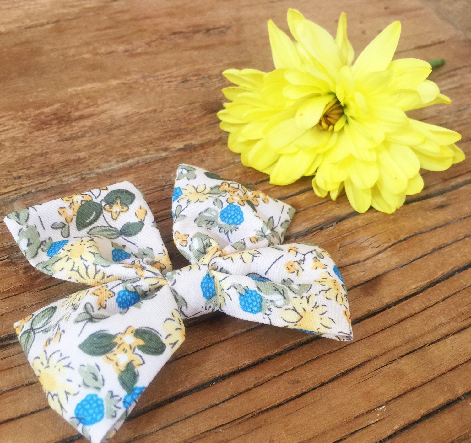 Summer Outfit Idea with Floral Bows