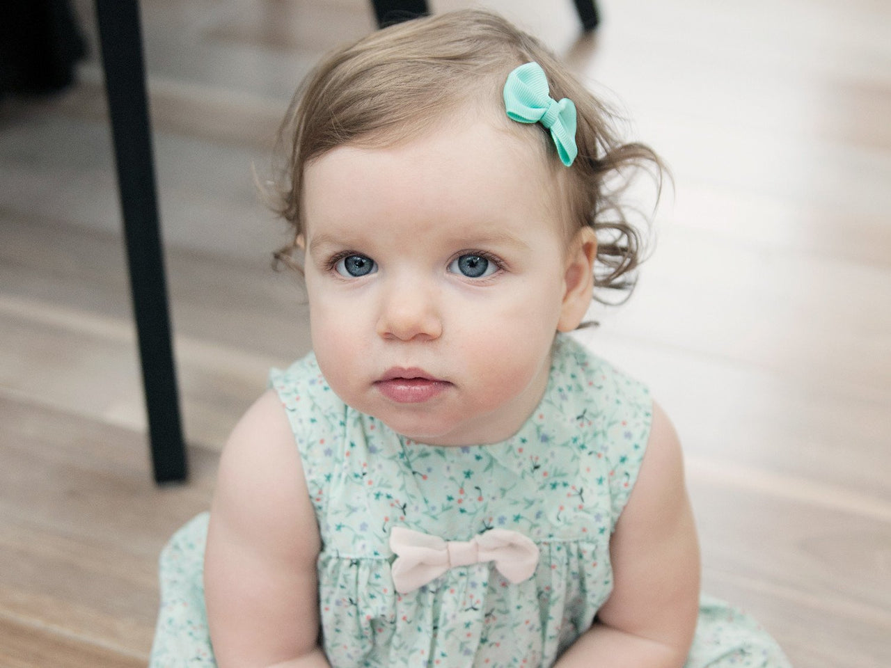 Mini Latch Classic Bow - White Baby Wisp