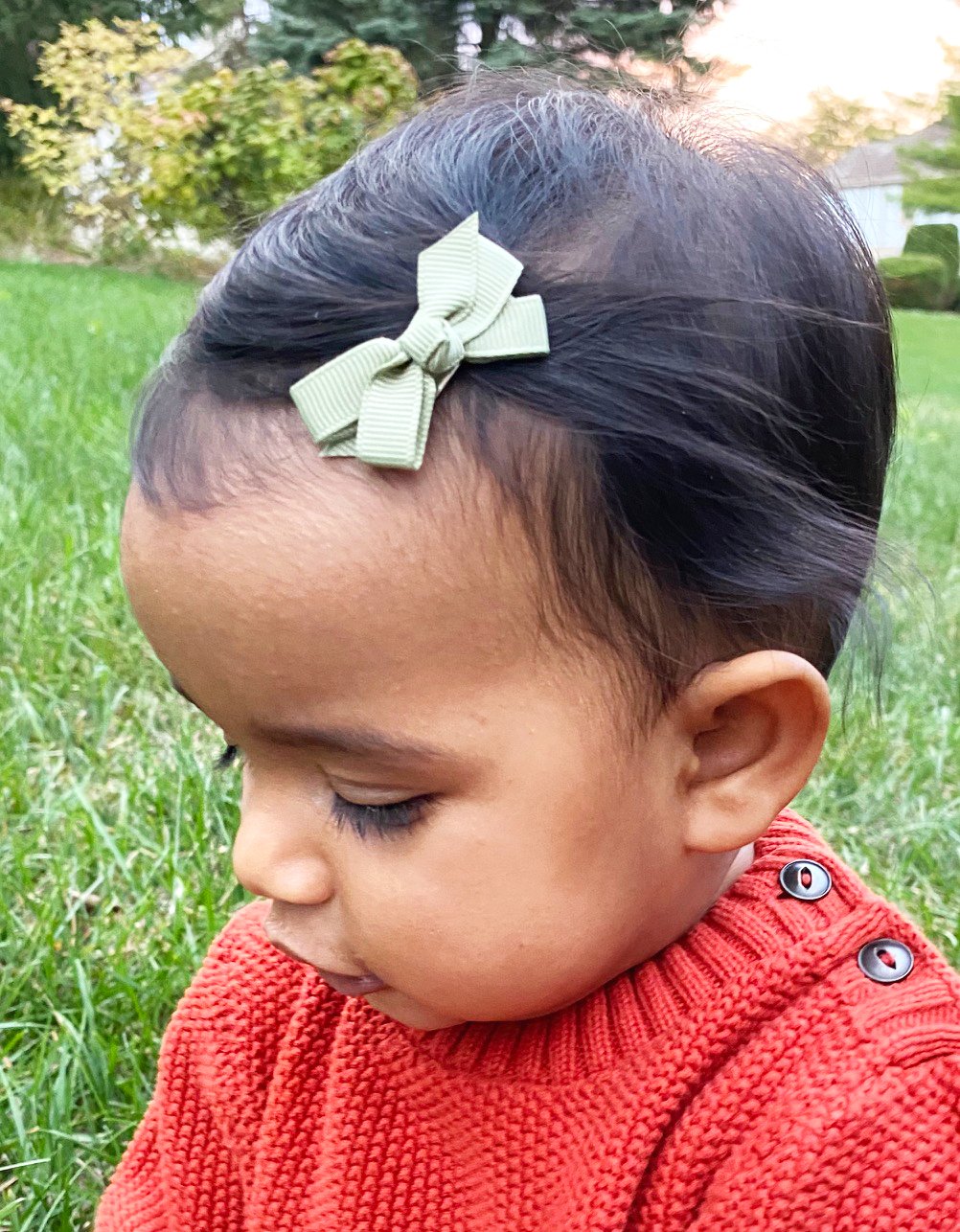 Small Snap Chelsea Boutique Bow - Single Hair Bow - Moss Baby Wisp