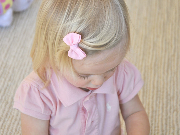 Small Snap Classic Baby Bow - Light Pink Baby Wisp